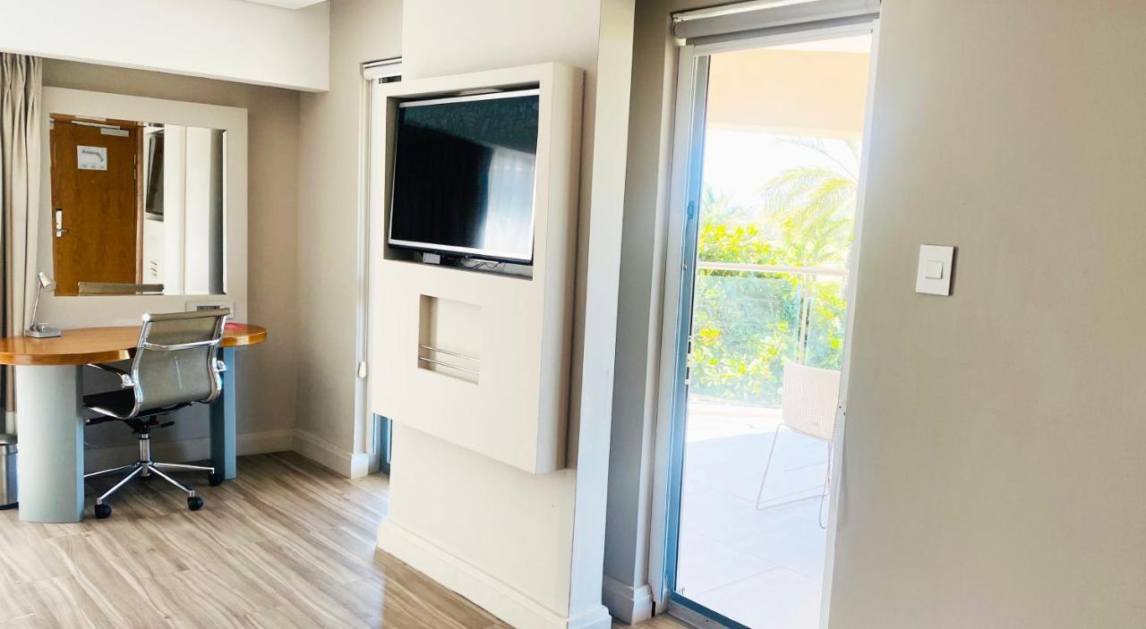 Holiday Inn Mauritius Mon Tresor By Ihg Plaine Magnien Bagian luar foto